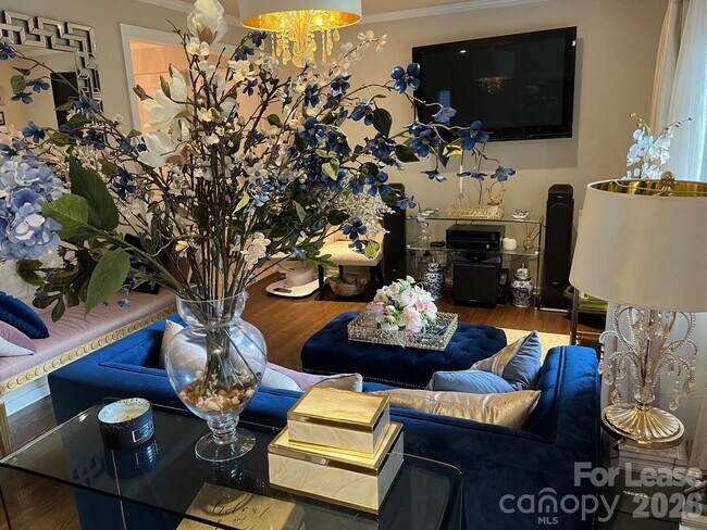 Photo - 544 Manhasset Rd