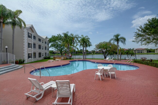 Photo - 2811 N Oakland Forest Dr Condo Unit 305