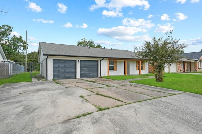 Photo - 406 Riverbend St