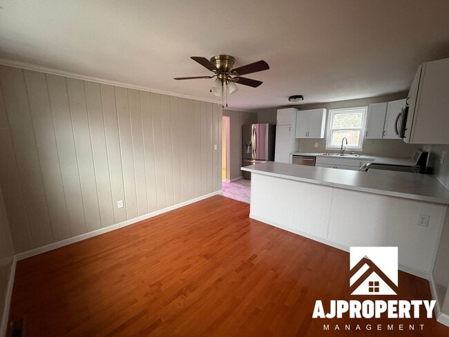 Photo - 1925 S Lake Ave