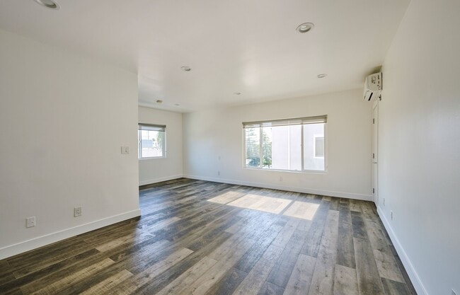 Photo - 1333 W 36th Pl Unit 3