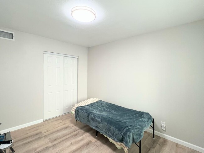 Photo - 160 Beach Park Blvd Townhome