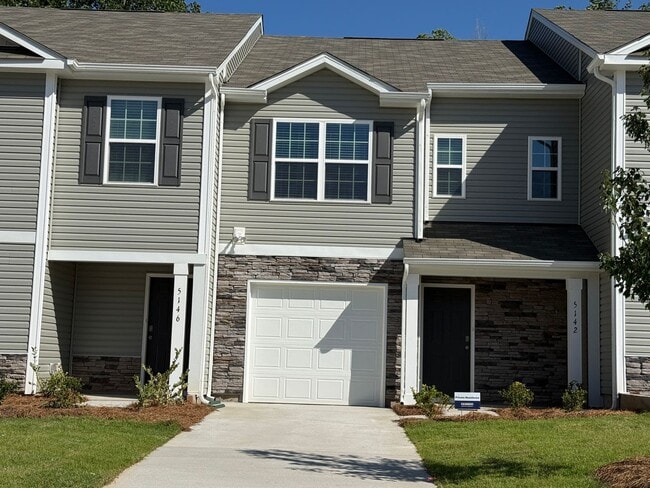 Building Photo - Brand New Townhome in North Charlotte
