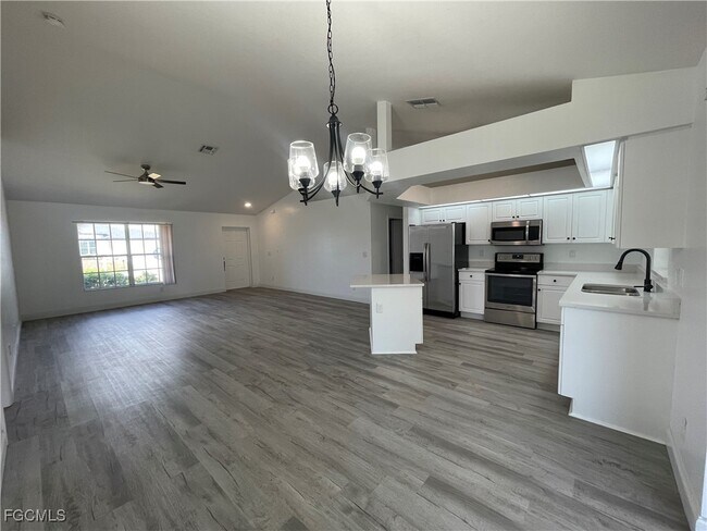 Building Photo - 2446 SW Embers Terrace