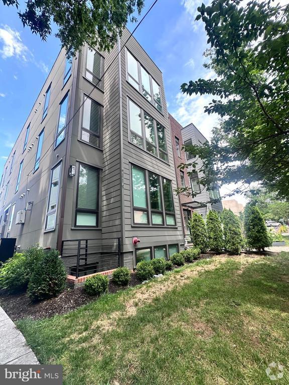 Building Photo - 4319 Harrison St NW Unit 6 Rental