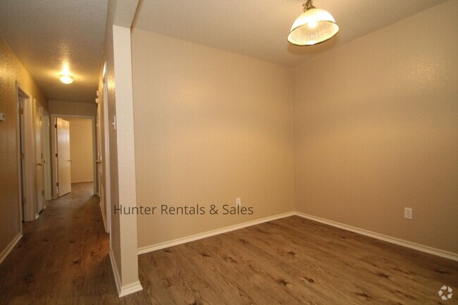 Building Photo - Alright Alma! Rental