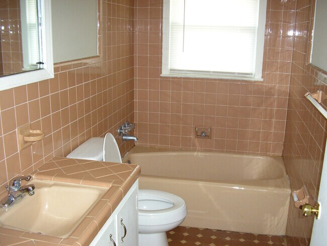 Photo - 909 Cabell Dr Unit A