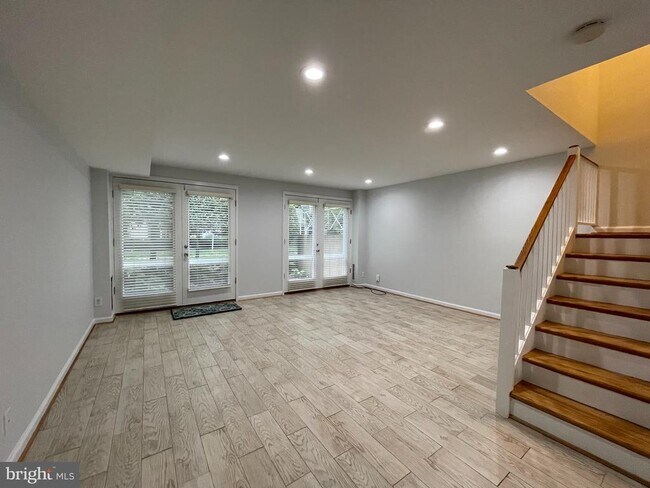 Photo - 61 G St SW