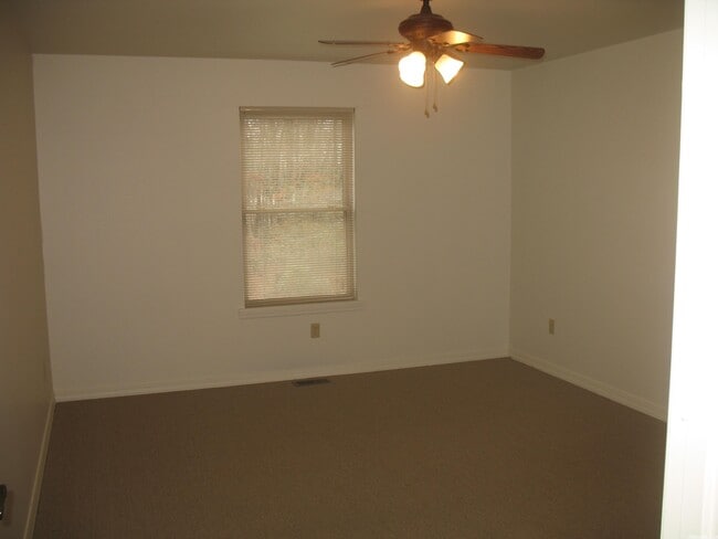 Photo - 401 Chickasha Dr