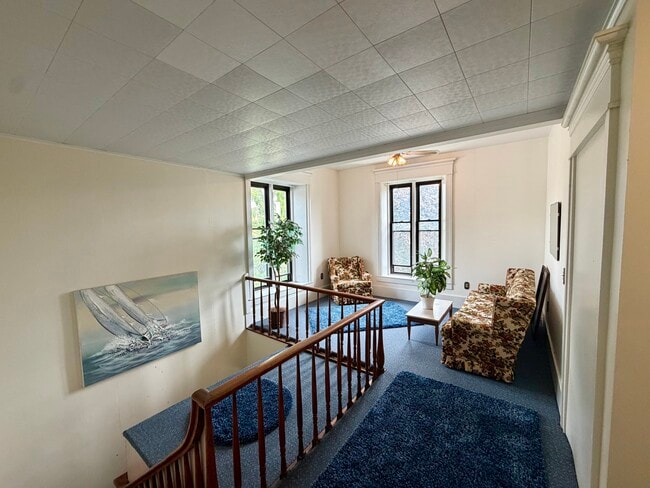 Building Photo - 56 Elm St Unit 2B