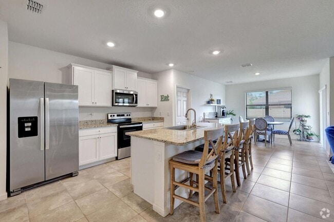 Building Photo - 6301 NW Northwood Loop Rental