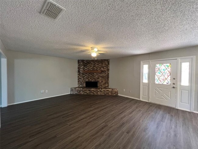 Photo - 704 Lynne Ln