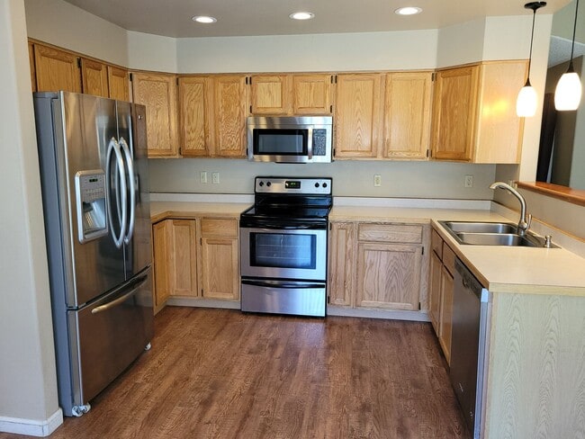Photo - 305 Holbrook St
