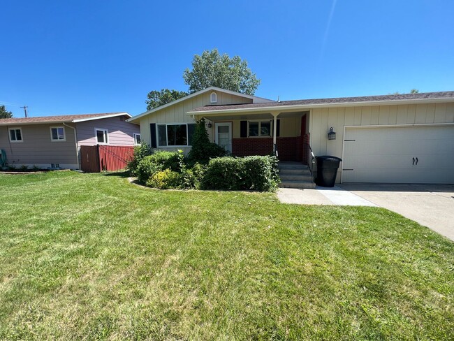 5 bedroom 3 bathroom home for rent - 5 bedroom 3 bathroom home for rent