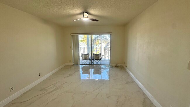 Photo - 330 SE 2nd St Unidad 202g