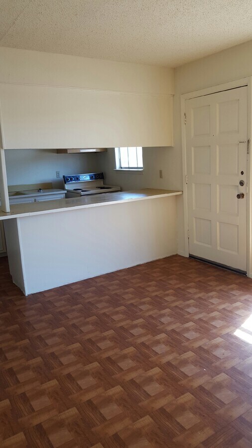 Photo - 1725 Sanger Ave Unit 4