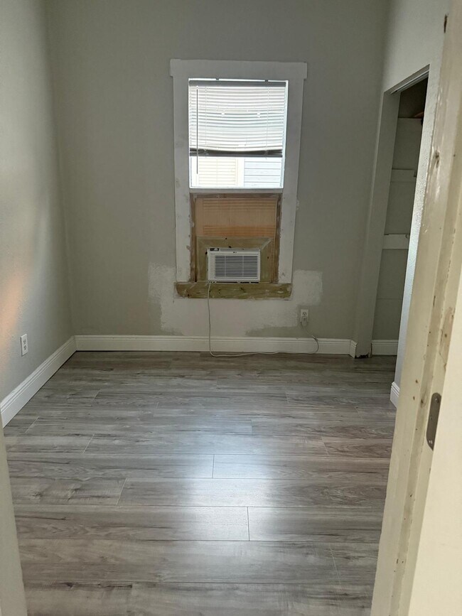 Photo - 2205 E 5th Ave