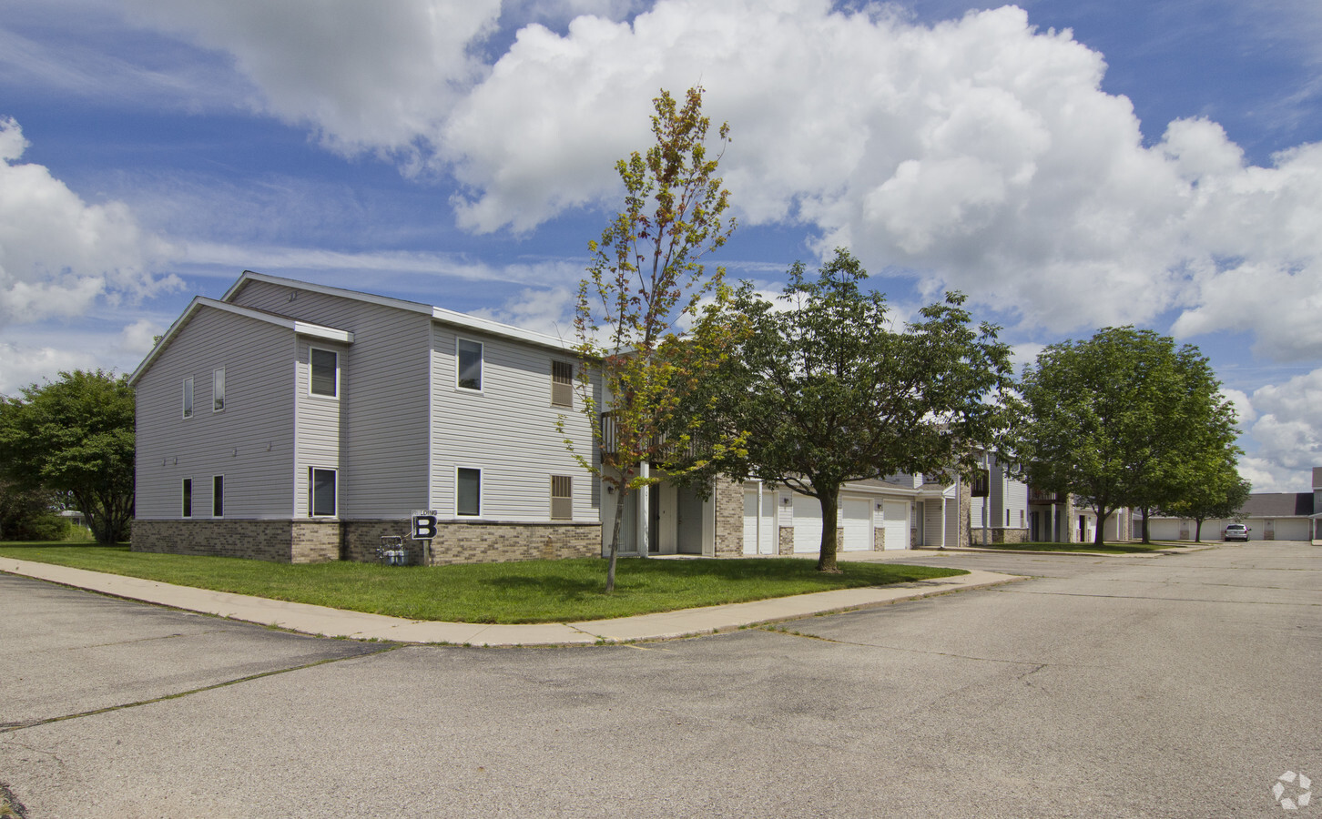 Hillview Apartments - Hillview Apartments