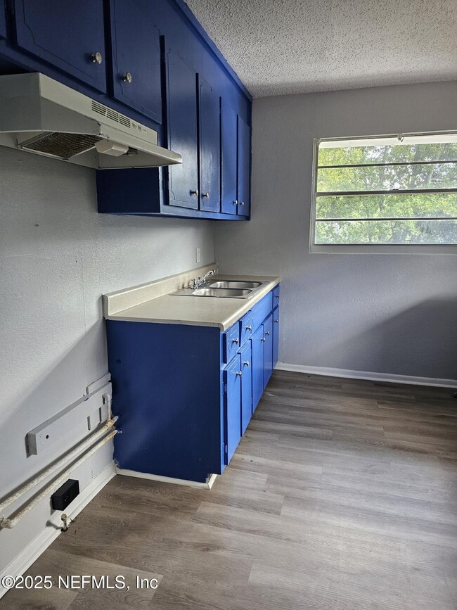 Photo - 1359 W 31st St