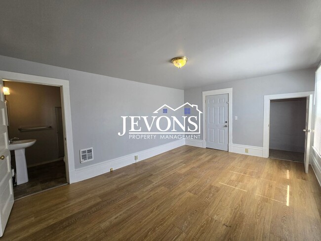 Photo - 215 N Chestnut St Unit 2