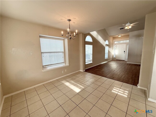 Building Photo - 558 Briggs Dr