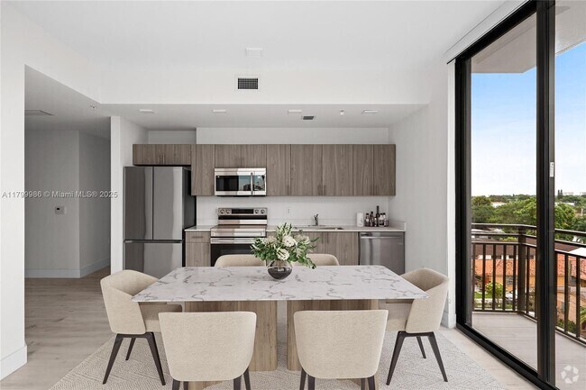 Building Photo - 1601 SW 32nd Ave Unit 302 Rental