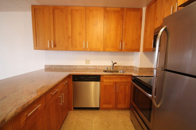 Photo - Kukui Plaza - Ewa Tower -1 Bedroom, 1 Bathroom, 1 Parking ! Unidad 1406