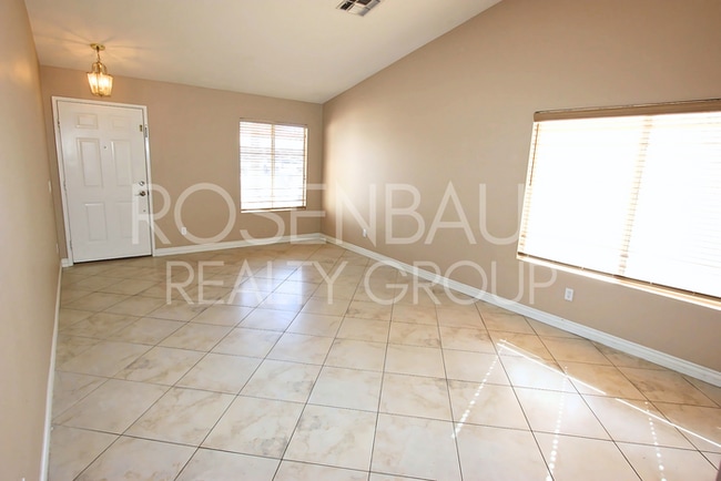 Building Photo - Charming 4-beds, 2-baths home in Wildflowe...