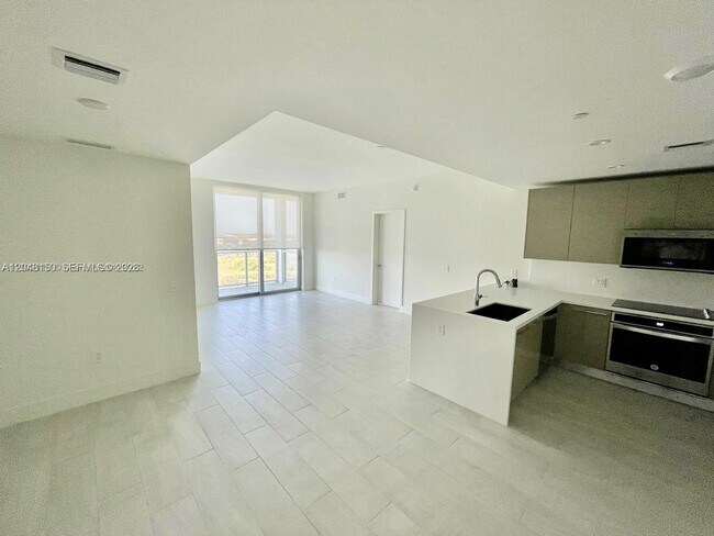 2000 Metropica Wy Unidad 1602
