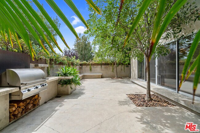 625 Santa Clara Ave
