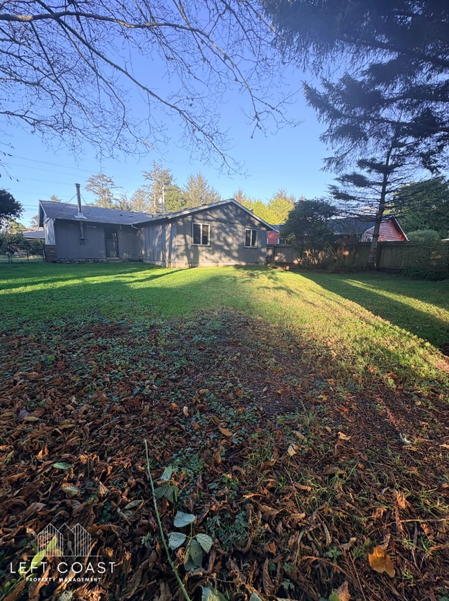 Photo - 310 S Point St