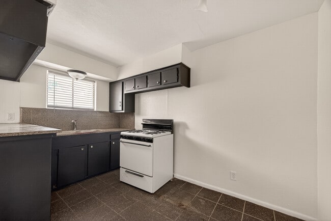 Photo - 2712 Oakcliff St