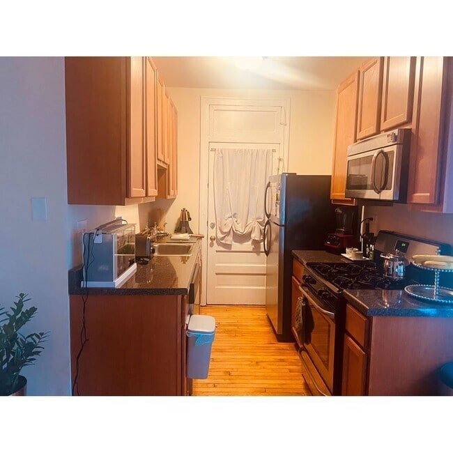 Building Photo - 3806 W Irving Park Rd Unit 3806-4 Rental