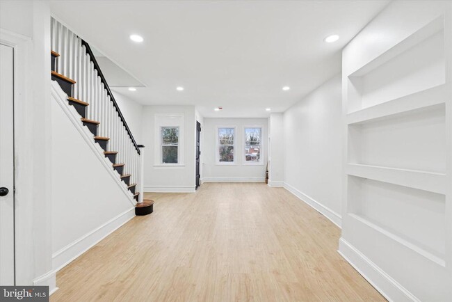 Photo - 417 E Upsal St