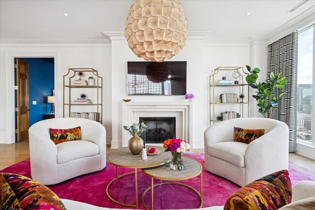 Photo - 9 W Walton St