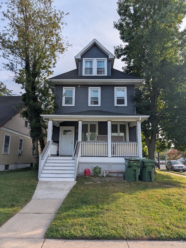 Building Photo - Stunning 5-Bedroom Home 2 Bathroom Single ...
