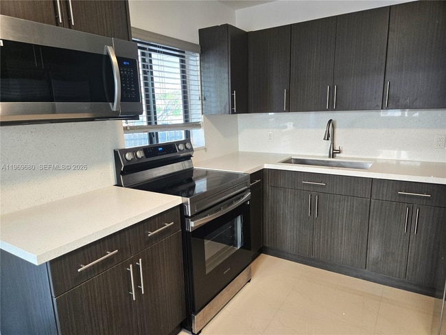 Photo - 323 SW 31st Ct