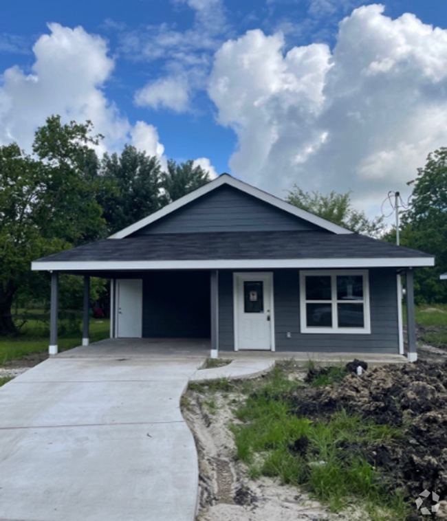 Building Photo - 3208 Bourland St Rental