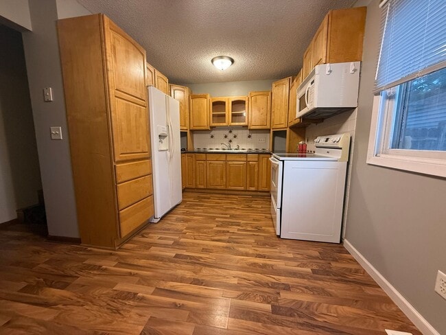 Great 3 bedroom, 1 Bathroom Side by Side T... - Great 3 bedroom, 1 Bathroom Side by Side T... Casa