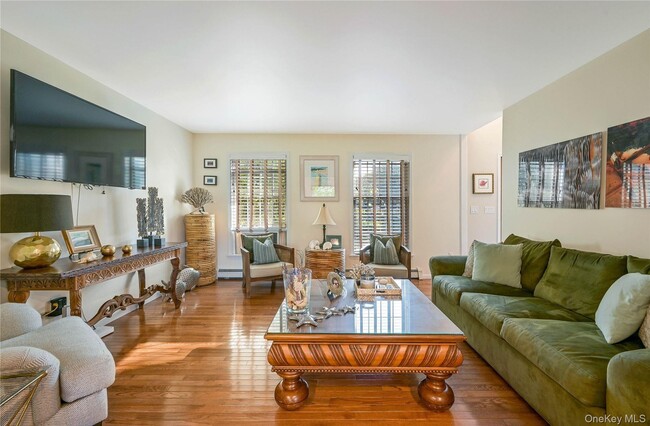 Photo - 215 Kouros Rd