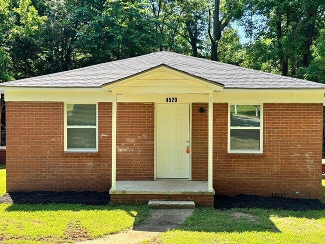 Building Photo - Rent $1,199.00 Special " For a limited time, we are offering 1-month free rent plus 1/2 off your ... Unit 4526 Helena Street