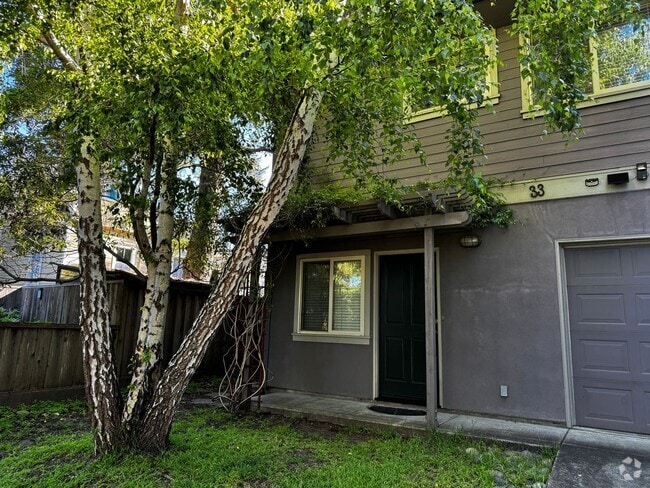 Building Photo - Charming Setting in Heart of Santa Cruz Rental