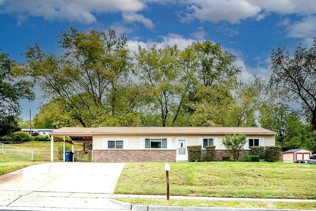 Building Photo - Dog Friendly 3 Bed 1 Bath Ranch Home With ...