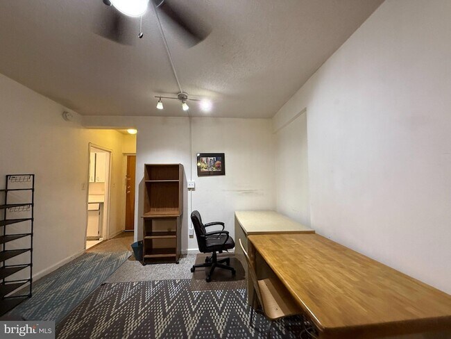 2141 I St NW Unit 109