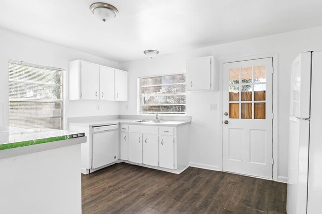 Photo - 3 bedroom 1 bathroom single family house!