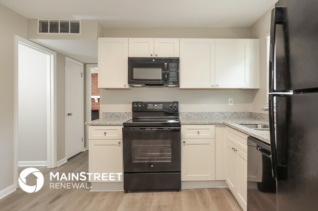 Photo - 511 Foxcroft Dr