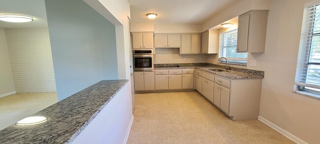Photo - 1512 Picardy Cir