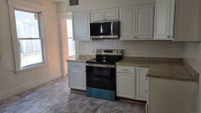 Building Photo - 47 Dickerman St Unit 1