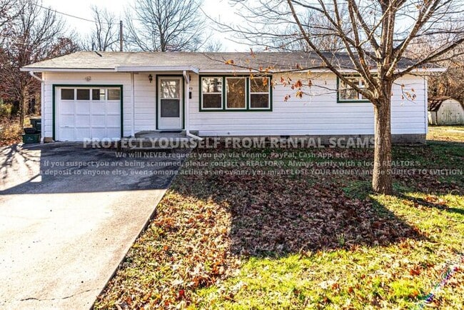 Building Photo - 143 E Cleburn St