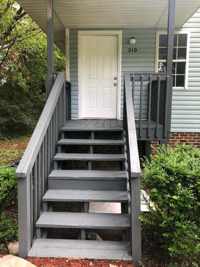 Photo - 208 Dent Ln